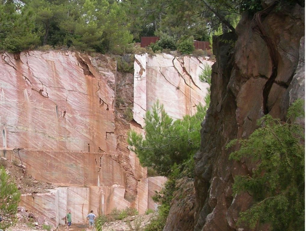 Caunes-Minervois marble quarry face